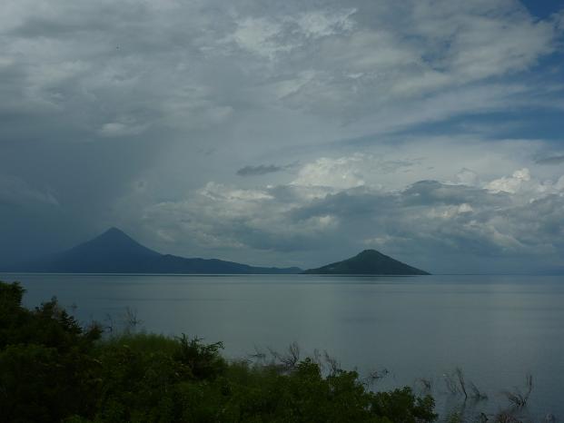 nic lake managua.JPG